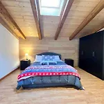 Cozy Penthouse 2 Bedrooms With Wifi - Netflix - Private Parking Daire