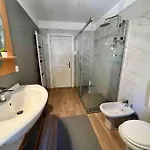 Cozy Penthouse 2 Bedrooms With Wifi - Netflix - Private Parking Daire