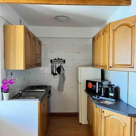 Cozy Penthouse 2 Bedrooms With Wifi - Netflix - Private Parking Apartment *