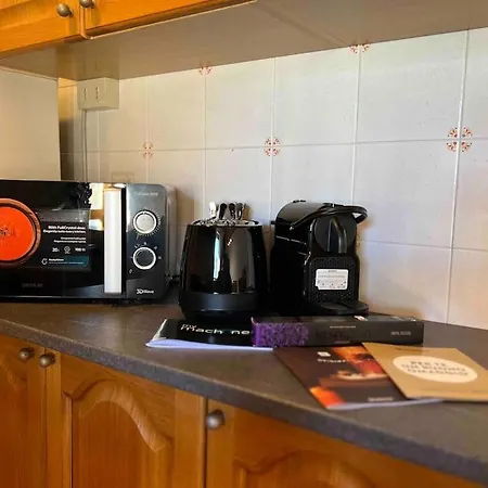 Cozy Penthouse 2 Bedrooms With Wifi - Netflix - Private Parking Apartmán *